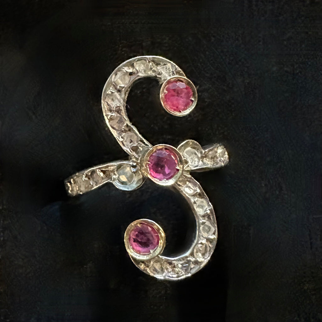 COCKTAIL RING - with diamonds and rubies