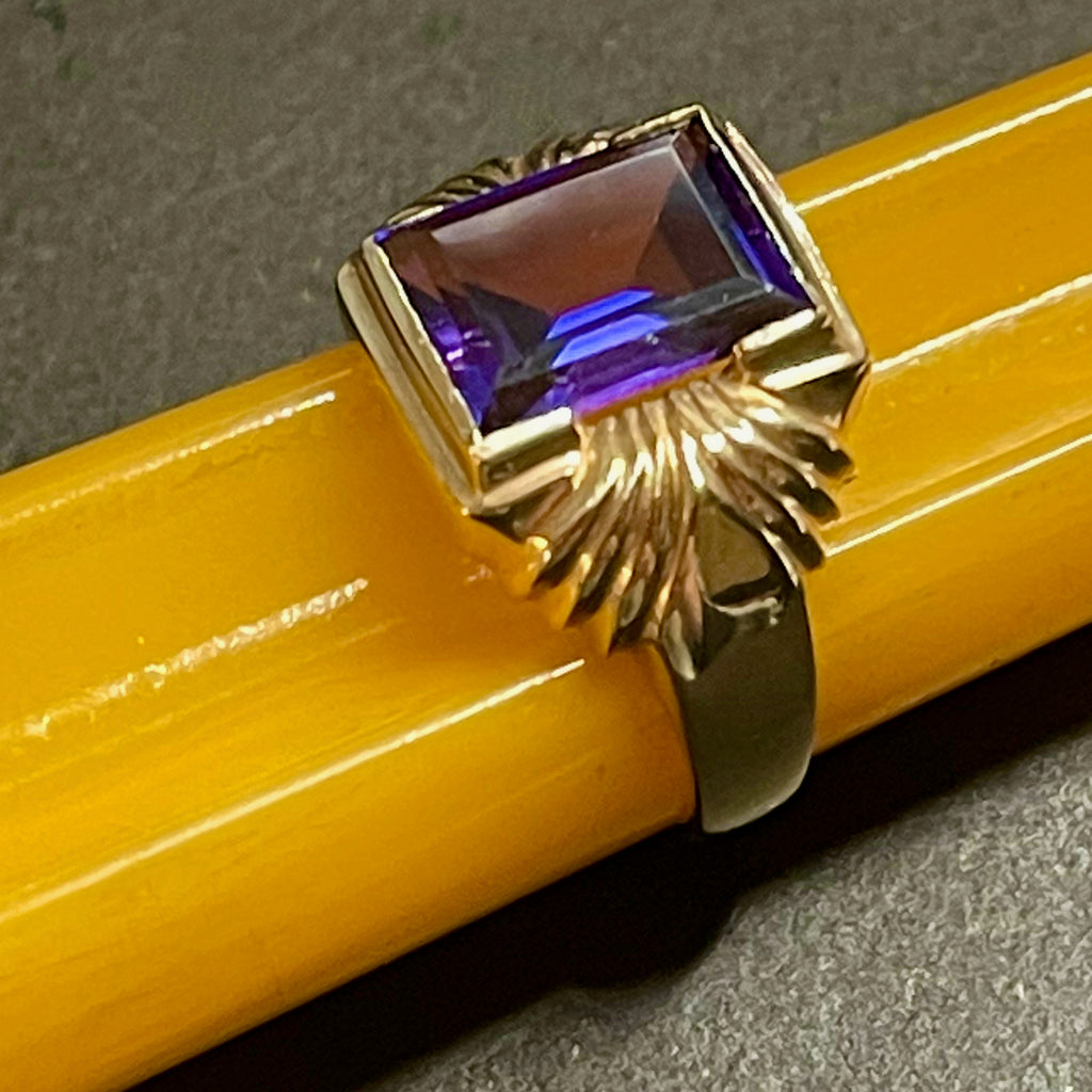 AMETHYST LADY’S VINTAGE GOLD RING FROM THE 40'S