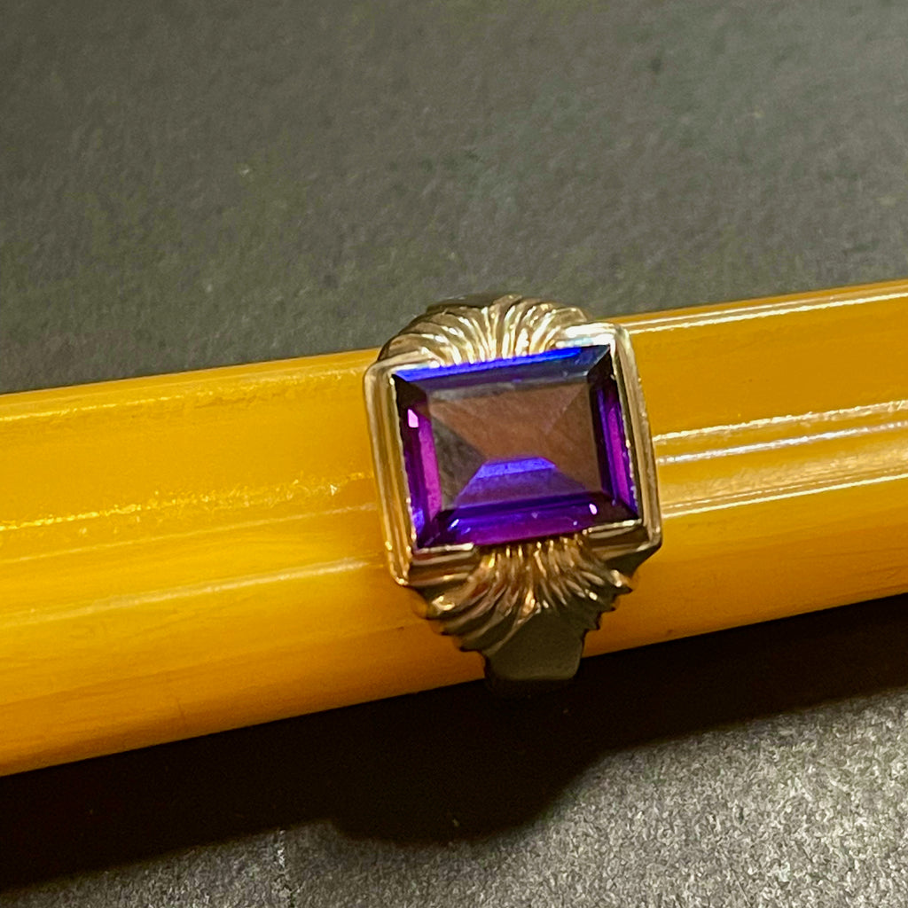 AMETHYST LADY’S VINTAGE GOLD RING FROM THE 40'S